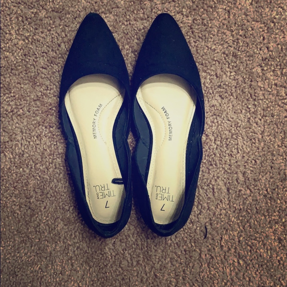 Black pointed toe flats